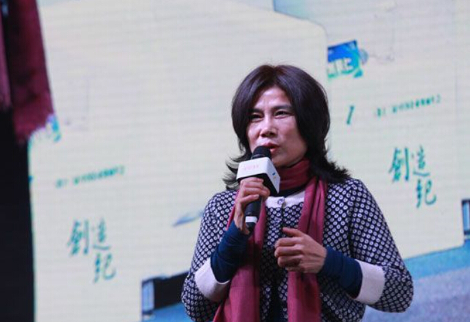【狂虐雷軍，小編驚呆了！】董明珠：小米和美的是兩個(gè)騙子