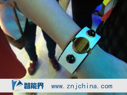 只為女性！英特爾MICA智能手鐲