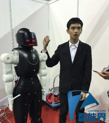 我國大學(xué)生打造手語機器人，幫助聽障人士正常交流