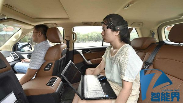 國內(nèi)首臺腦控汽車試跑 只用腦就能開車？