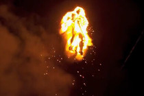 視頻: 神奇四俠霹靂火無人機(jī)The Human Torch Drone