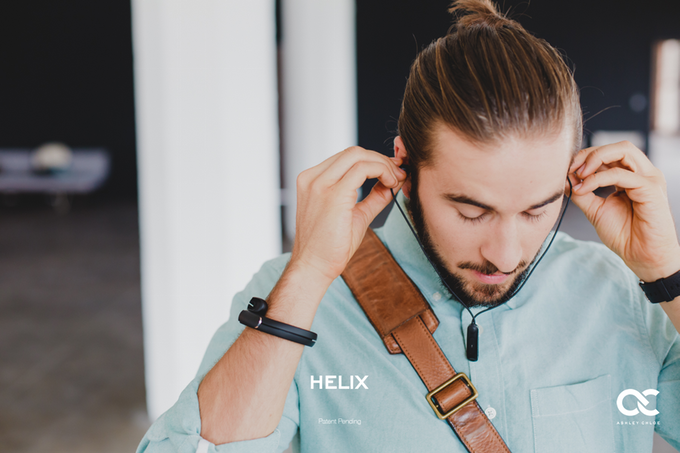 HELIX藍(lán)牙耳機(jī):用起來(lái)像吊墜、戴起來(lái)像手環(huán)