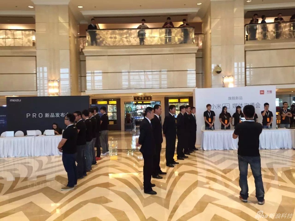 小米魅族同場舉辦發(fā)布會 顧保鏢對峙 小米推出4c與兩款電話卡