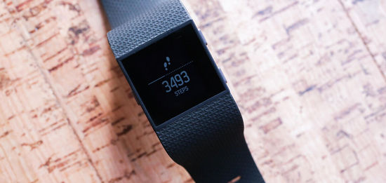 Fitbit Surge大升級(jí)：續(xù)航翻倍，新添跑步提醒
