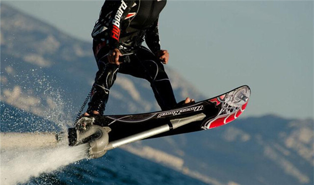 【智能界大百科】ZR Hoverboard能夠飛起來的沖浪板