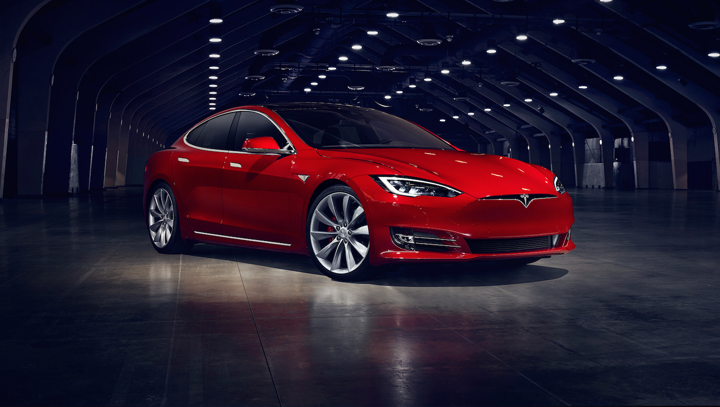 Tesla 給 Model S 換上了新車頭，同時(shí)還加入快速充電
