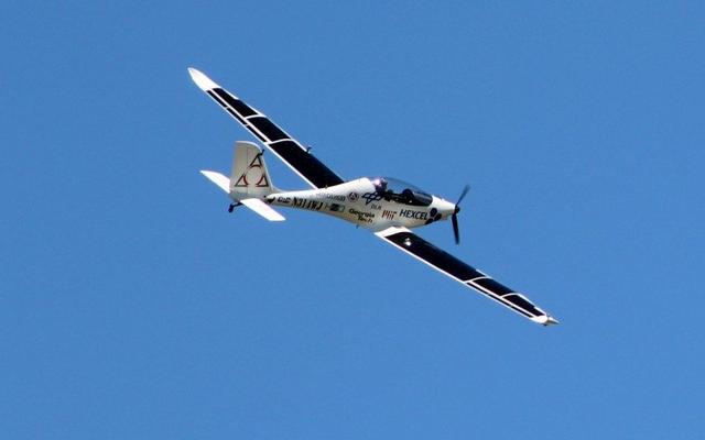 太陽(yáng)能飛機(jī)首次公開試飛 未來不需人駕駛