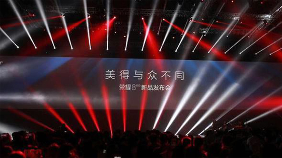 榮耀8登場(chǎng)后啥也沒(méi)有，就剩亮點(diǎn)了