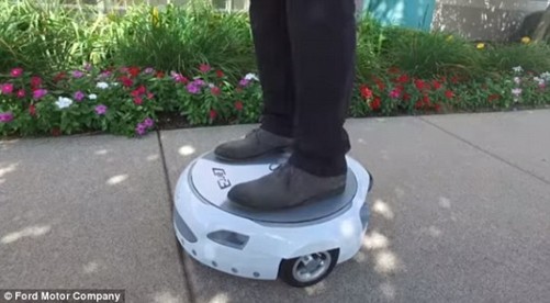 這貨不是掃地機(jī)器人！踩在上面帶你“飛”