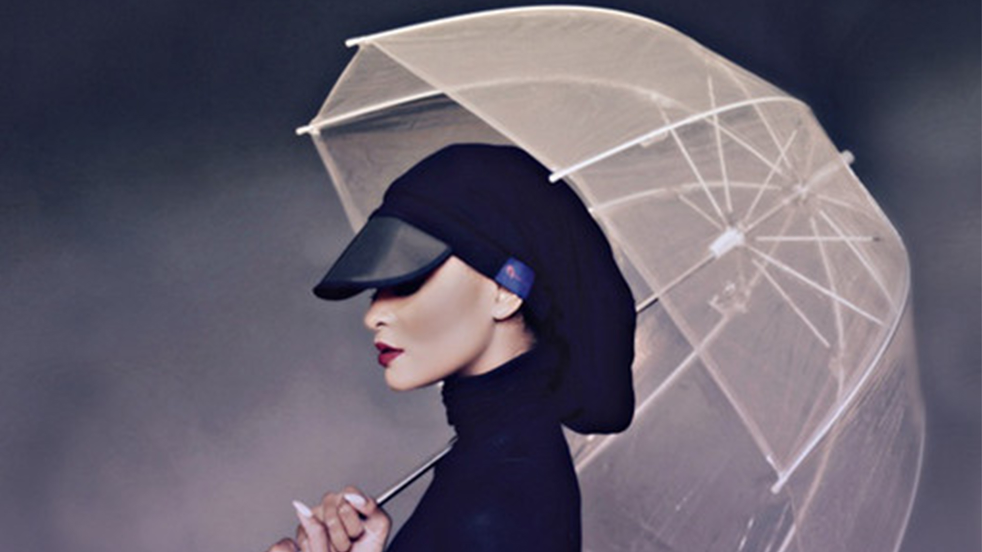 【智能界大百科】可以秒變手包的遮雨帽Hairbrella