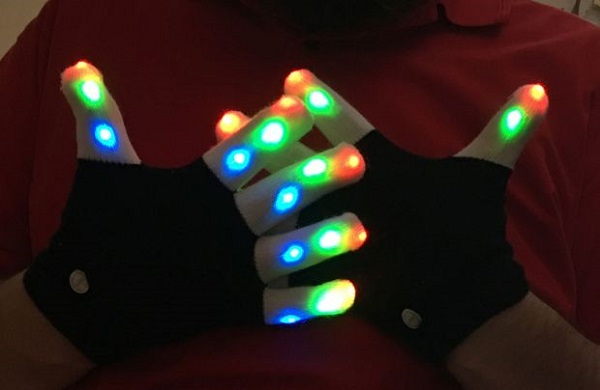 超酷炫！Chnano RGB LED 手套為冬天增添色彩
