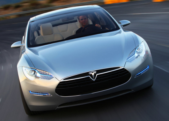  驚險(xiǎn)！特斯拉Autopilot立功 成功躲避車禍
