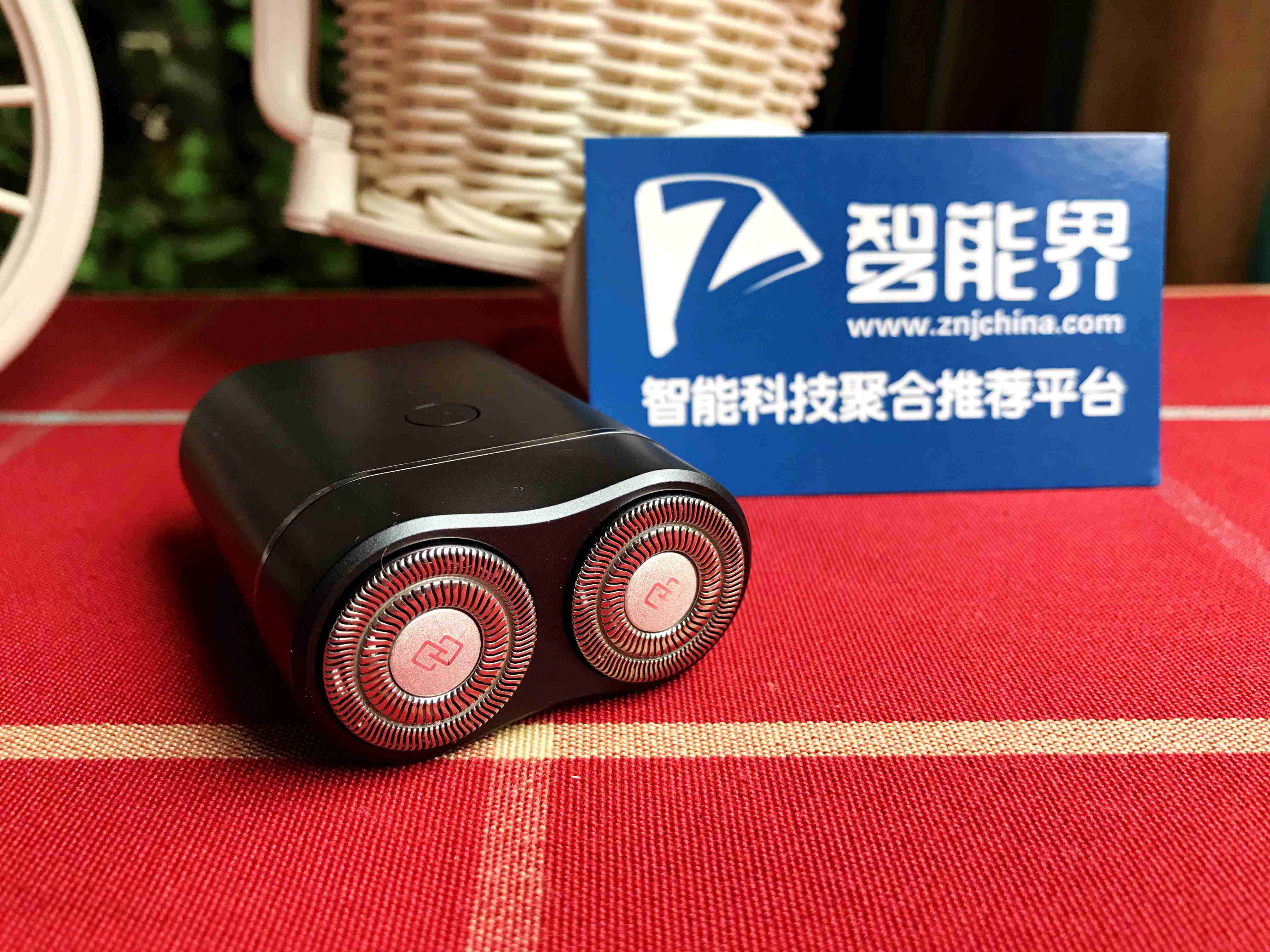 小巧便攜卻性能強大——煥醒YTS100電動剃須刀簡評