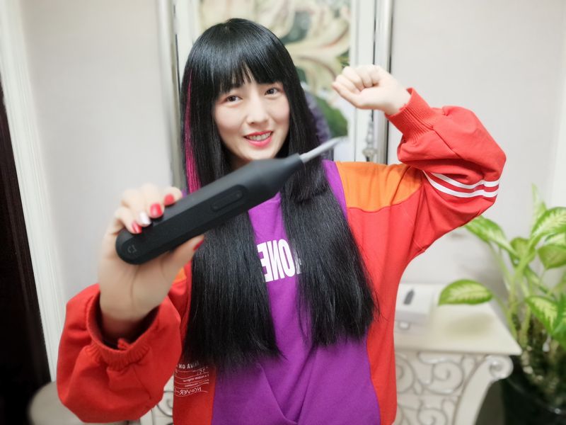 妹子輕松玩轉米家手自一體電動螺絲刀，來看實操爽翻現(xiàn)場
