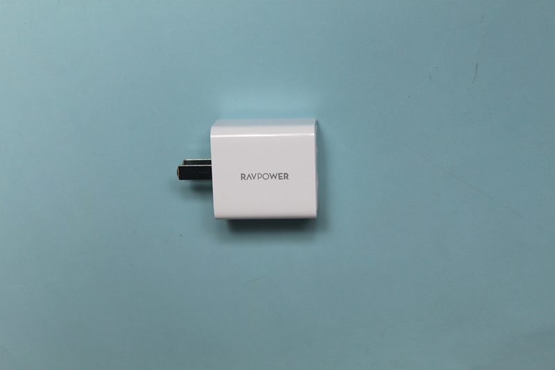 雙口18W充電頭，讓智能設備充電快一點