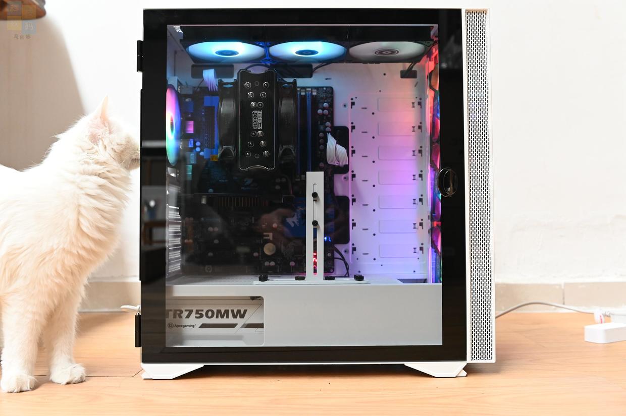 簡約精致的白色電源，靜音高效易擴(kuò)展，艾湃電競STR750MW上手