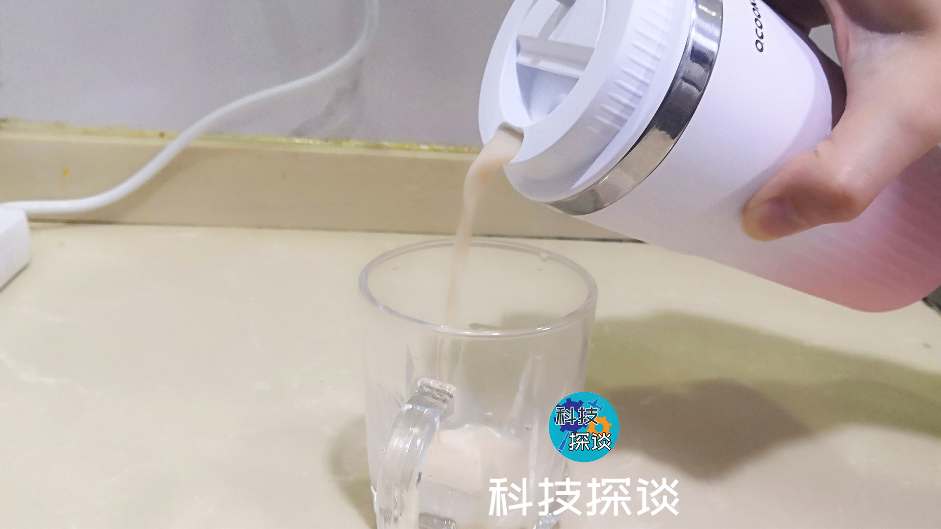 何必排隊(duì)買奶茶，有了圈廚便攜式奶茶機(jī)，通上電就能自制奶茶