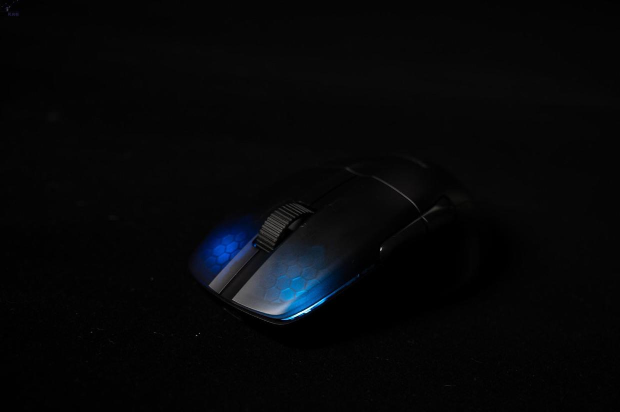 操作更順滑的電競鼠標(biāo)，擁有100小時(shí)續(xù)航，KONE Pro Air上手