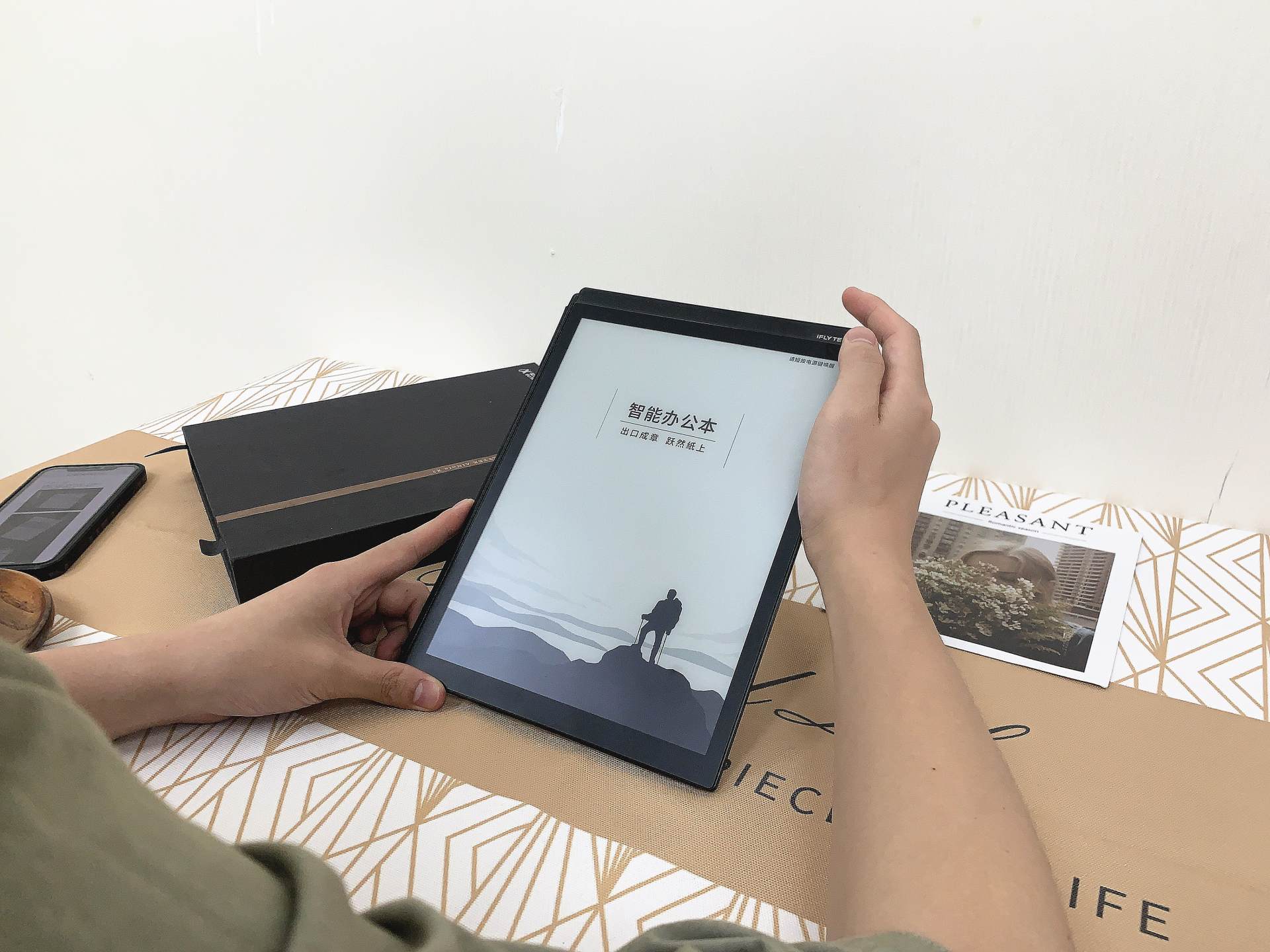 高效辦公利器，出口即能成章——科大訊飛智能辦公本X2