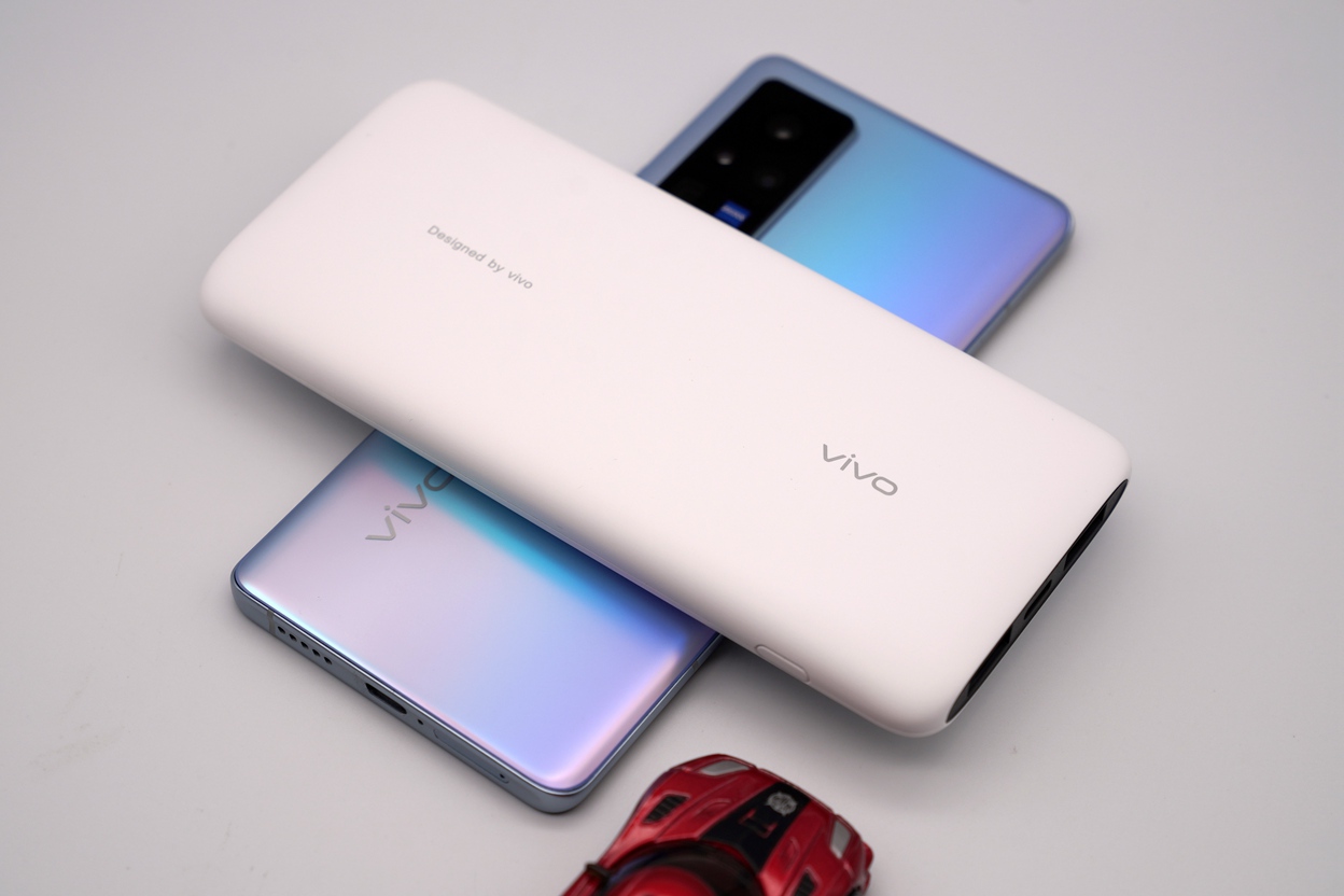 vivo 20W快充移動(dòng)電源：輕薄便攜，出行閃充好幫手