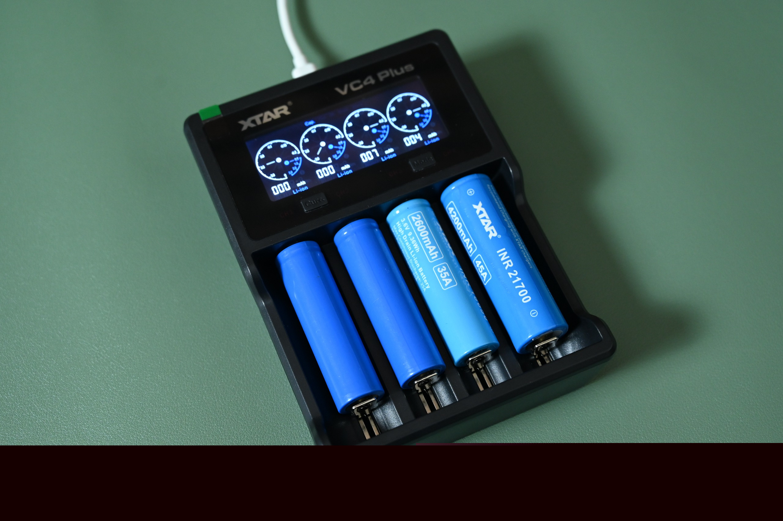 一件就夠的電池充電神裝備，XTAR VC4 PLUS四槽充電器上手