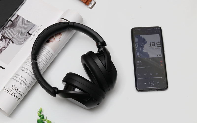 年度好物推薦：索尼新款重低音頭戴式降噪耳機，強勁續(xù)航，靜聽好時光