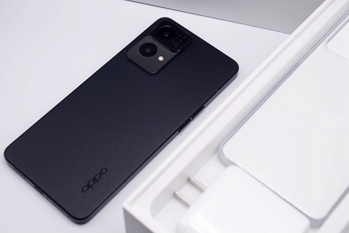 OPPO Reno7Pro：直屏手機(jī)顏值天花板