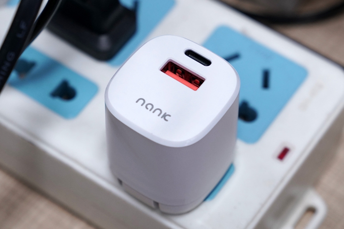 南卡20W迷你PD充電器C2：小身材、大驚喜