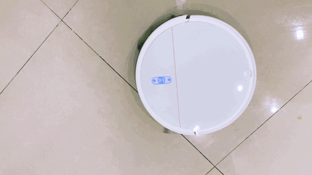明顯看出 拖地后有一些水漬，干了以后看不出水漬