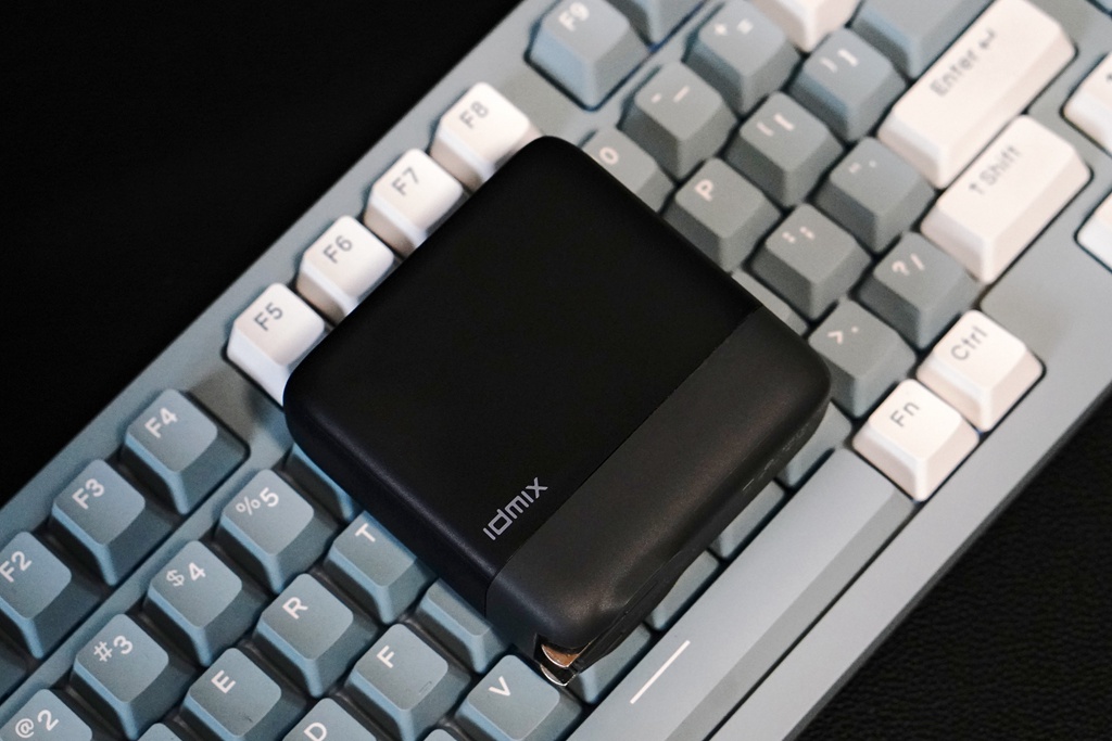 IDMIX 140W氮化鎵充電器：三口皆快充，充電不等待