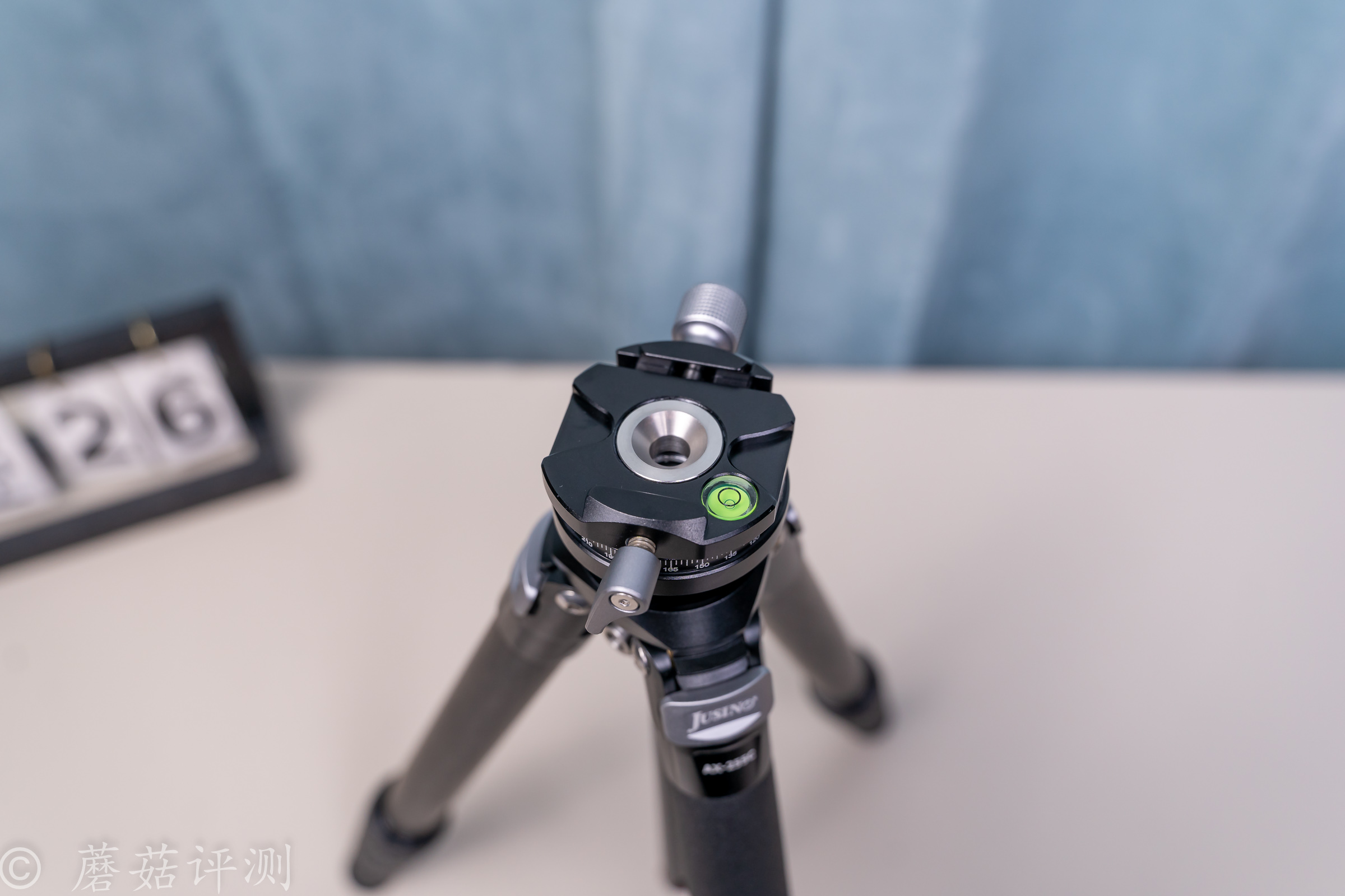 16_20221226_佳鑫悅AX-255C優(yōu)質(zhì)碳纖維三腳架云臺套裝_微單單電數(shù)碼單反相機專業(yè)三角架.jpg