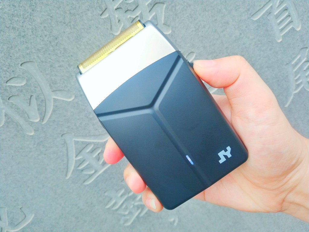短硬毛發(fā)，高效剃光:精顏增白剃須刀